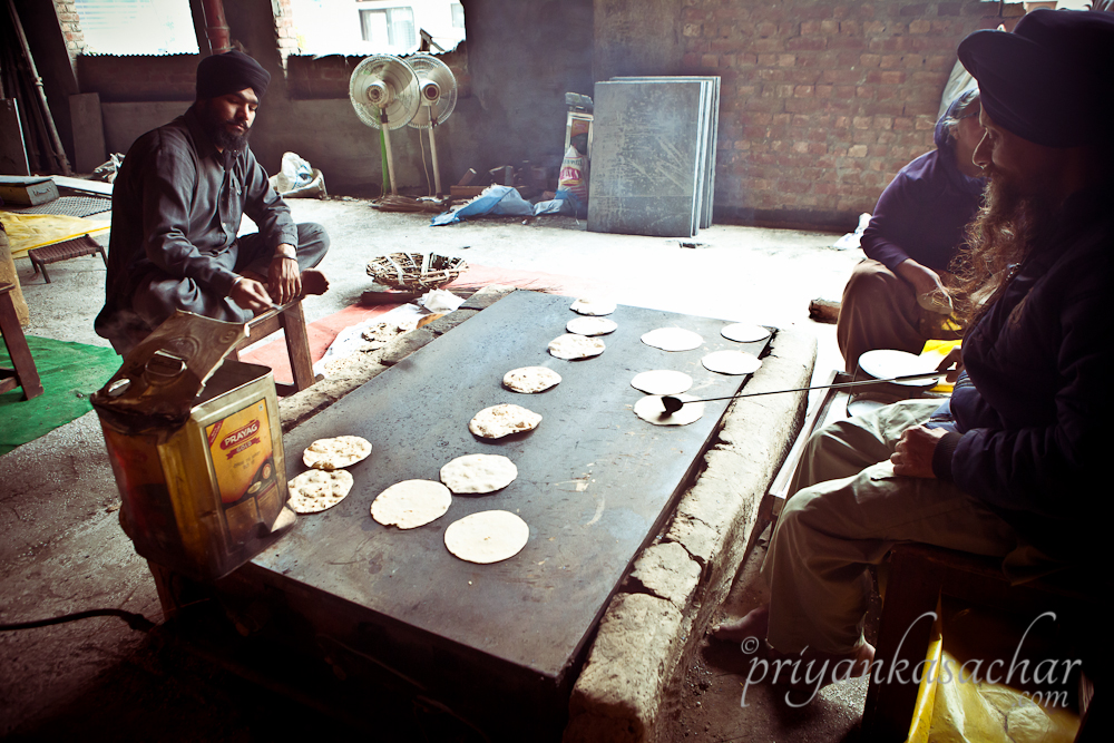 Volunteers making rotis for visitors